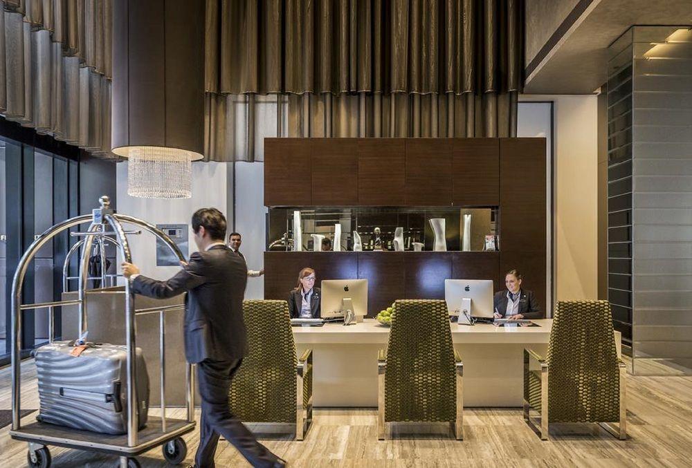 เฟรเซอร์ สวีท ซิดนีย์ Aparthotel ภายนอก รูปภาพ Concierge at the Conrad Hong Kong