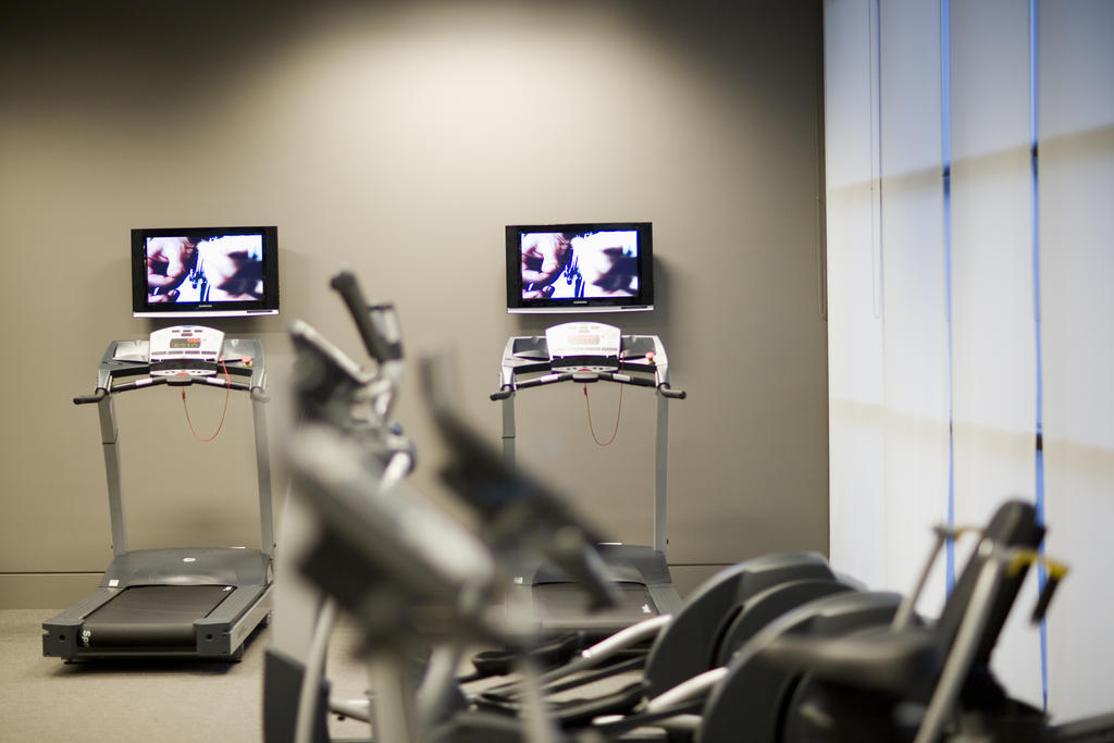 เฟรเซอร์ สวีท ซิดนีย์ Aparthotel ภายนอก รูปภาพ The gym at the hotel